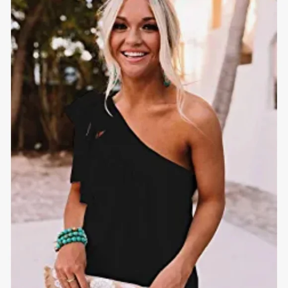 Adorable one shoulder blouse - Picture 5 of 5